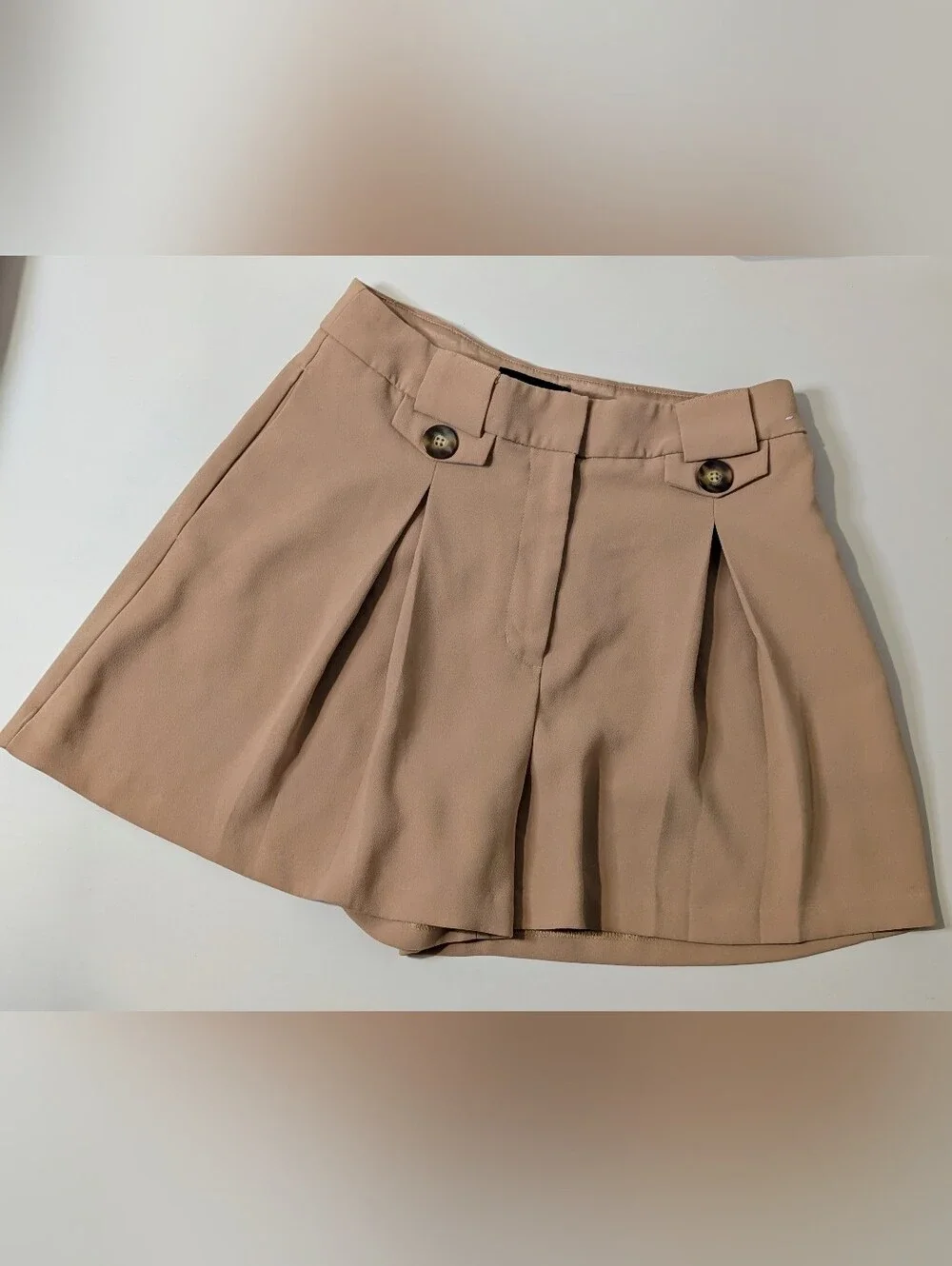Express Shortie Extreme High Rise Pleated Tailored Shorts Tan Size 2